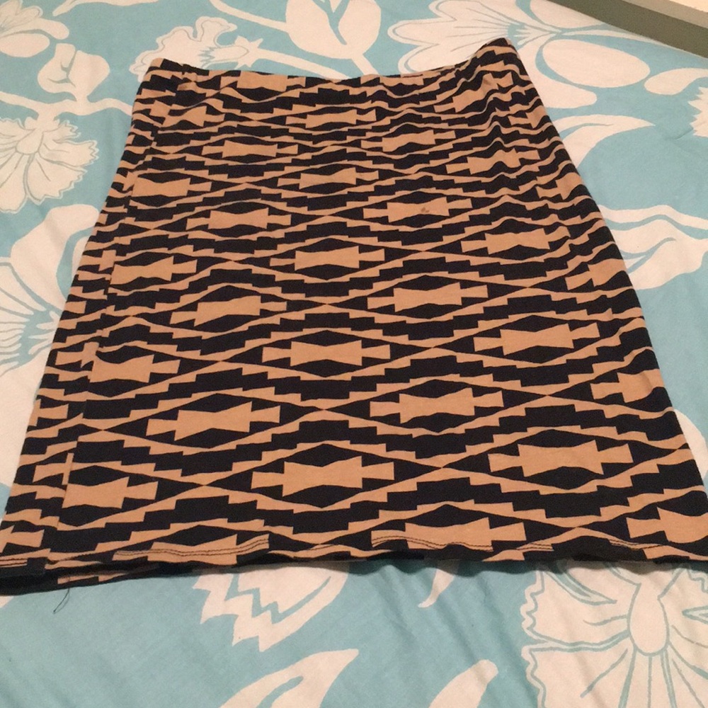 Black and Tan patterned pencil skirt